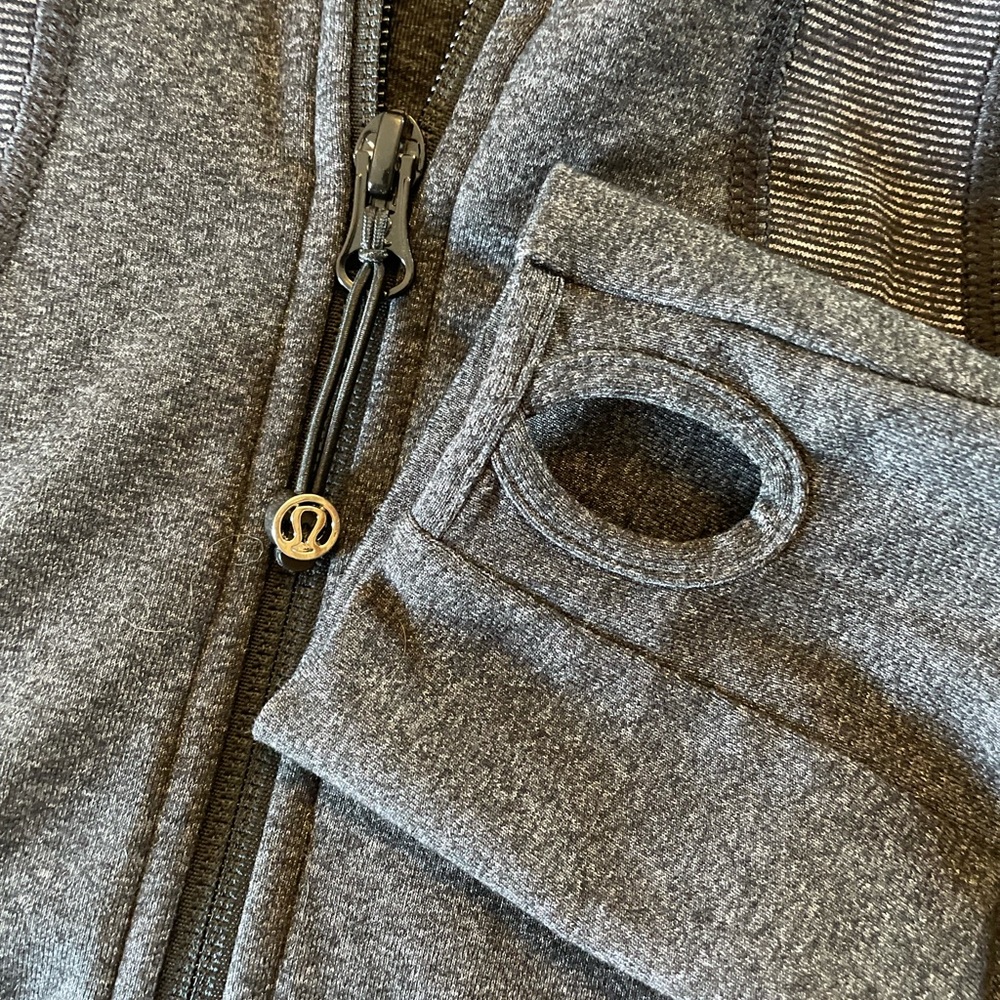 Lulu Lemon Jacket. S/M Brand New. Never worn - Picture 3 of 4